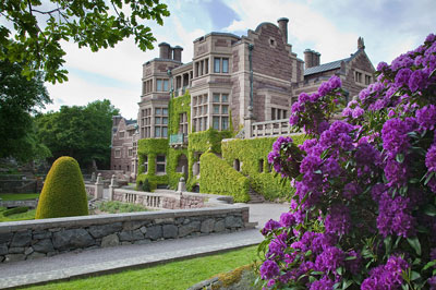Tjolöholms slott, söder om Göteborg, hade en framträdande plats i Lars von Triers film Melancholia.  Foto: Thomas Carlén, www.tjoloholm.se