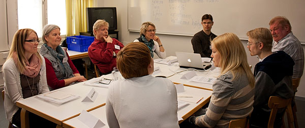 En medborgarpanel diskuterar en politisk fråga under modererade former, 2012. Foto: Roger Norrgård.